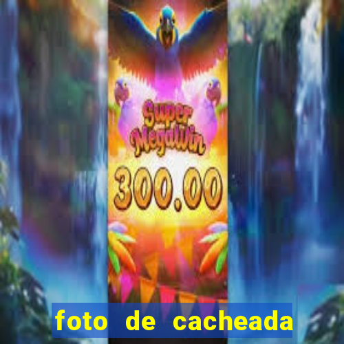 foto de cacheada no espelho